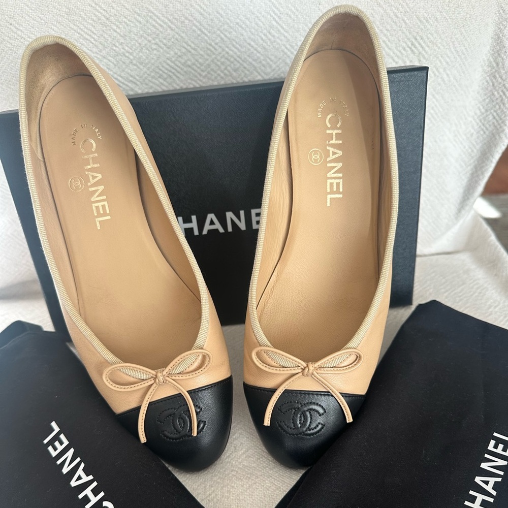 CHANEL ballet flats , lambskin Black/Beige 39